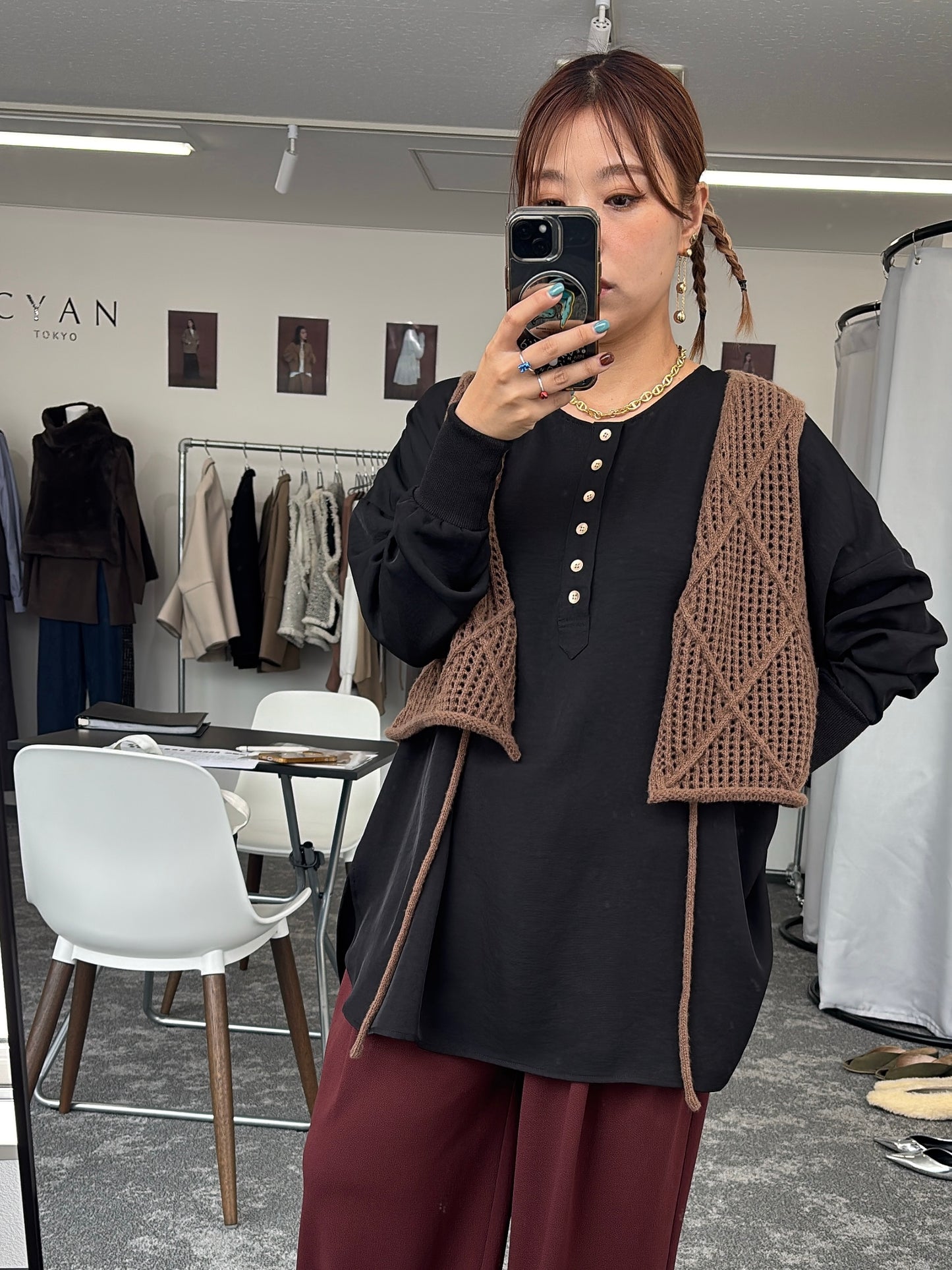 グロッシーヘンリーリブブラウス/CYAN tokyo