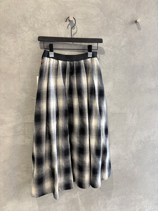 チェックタックスカート/Dignite collier