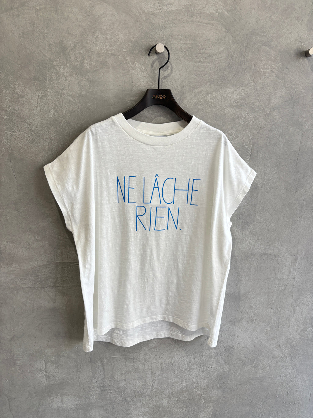 受付終了【予約販売】NE LACHE RIENロゴゆるフレンチスラブTシャツ／ING