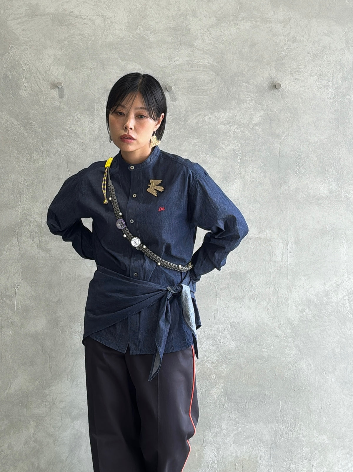 スタンドカラーデニムシャツ（スカーフ付き）／#8643203／LE MÉLANGE／2026 AW #1