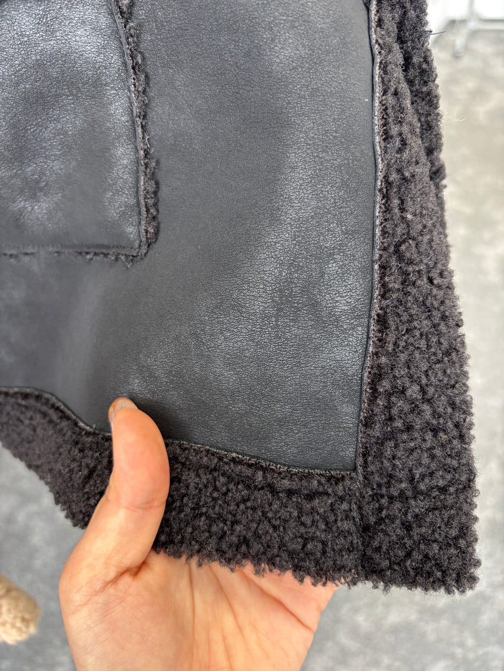 【予約⚡︎販売】バックオーバームートンベスト／604499／CYAN tokyo／2026 AW#1