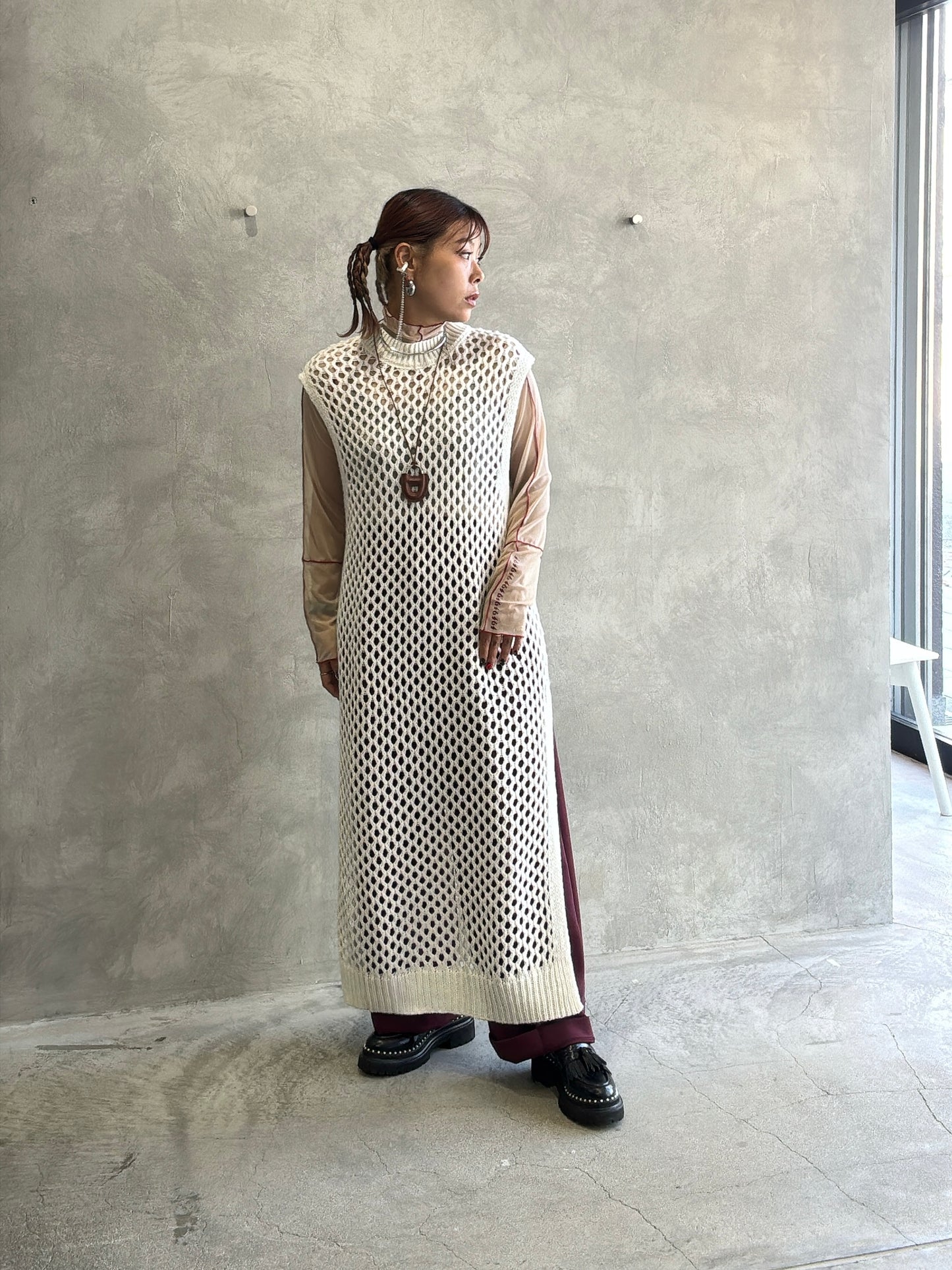 バックオープンメッシュニットワンピース／LHELBIE