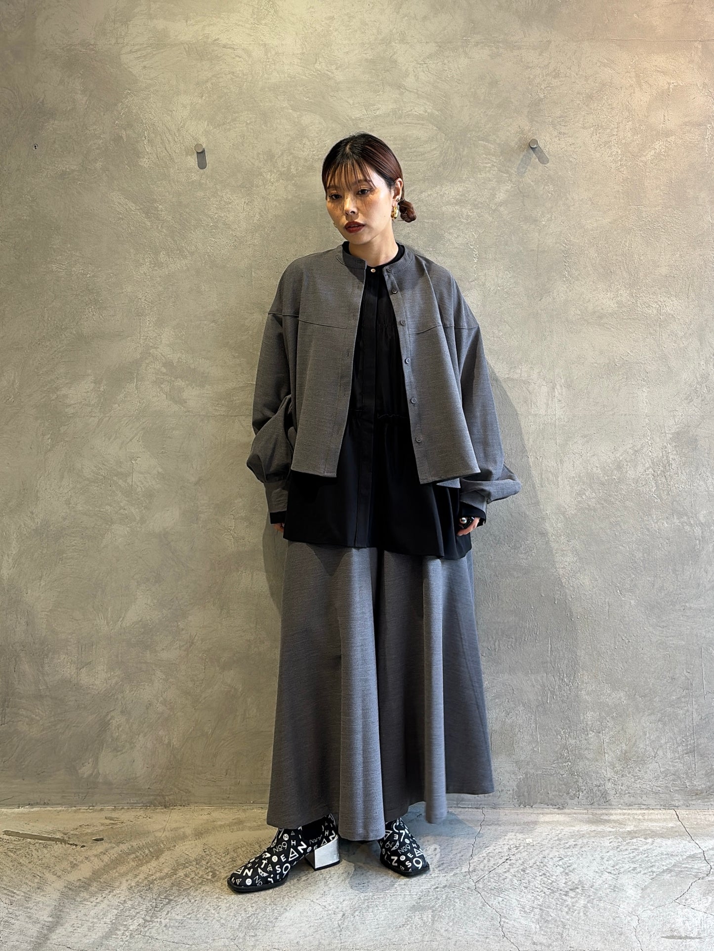 シャーリングティアードブラウス／CYAN tokyo