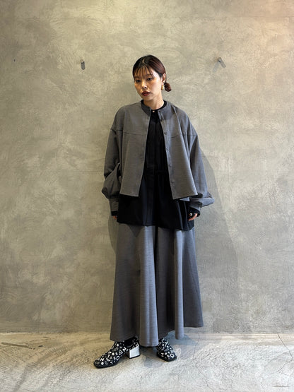 シャーリングティアードブラウス／CYAN tokyo