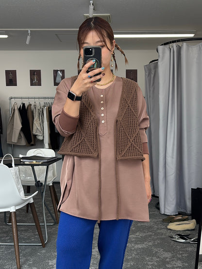 グロッシーヘンリーリブブラウス／CYAN tokyo