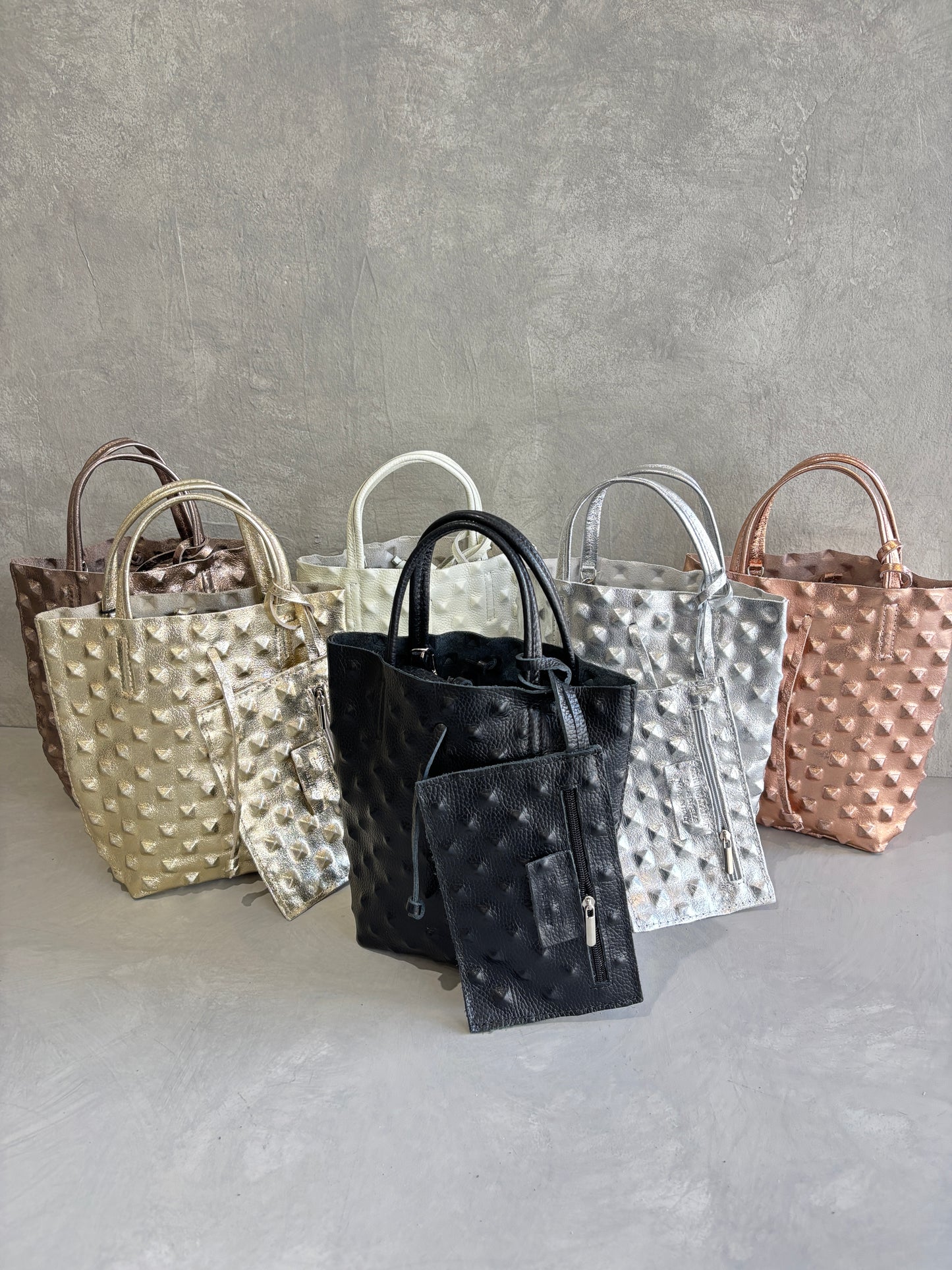 スタッズエンボスバッグ（モノトーン）／イタリア・フィレンツェのレザーバッグ