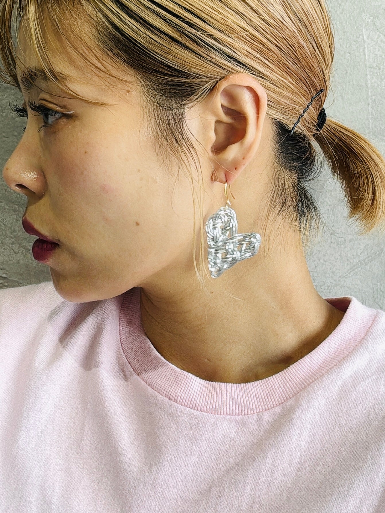 結び屋虹園×No.9コラボ／ハートの揺れるピアス（ピアス・イヤリング）