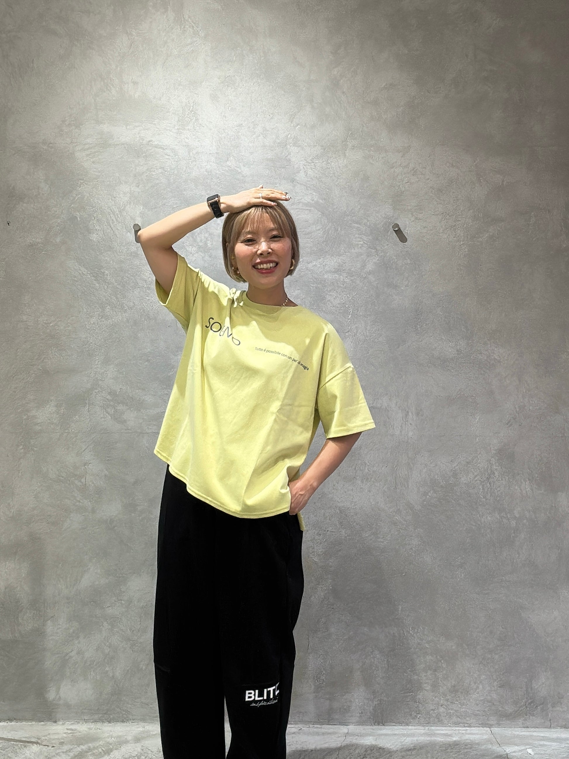 オーバーサイズロゴTシャツ／Anna Kerry