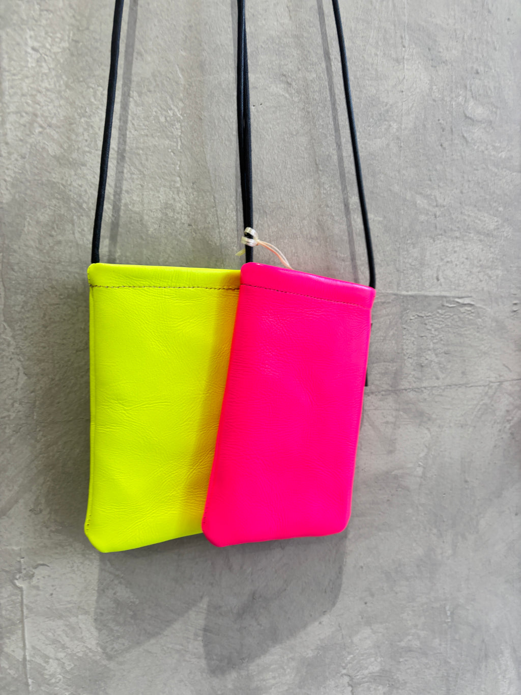 【新色追加】ネオンカラーサコッシュ／SP240214