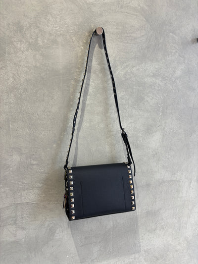 【予約販売】スタッズショルダーハードバッグ／cheek