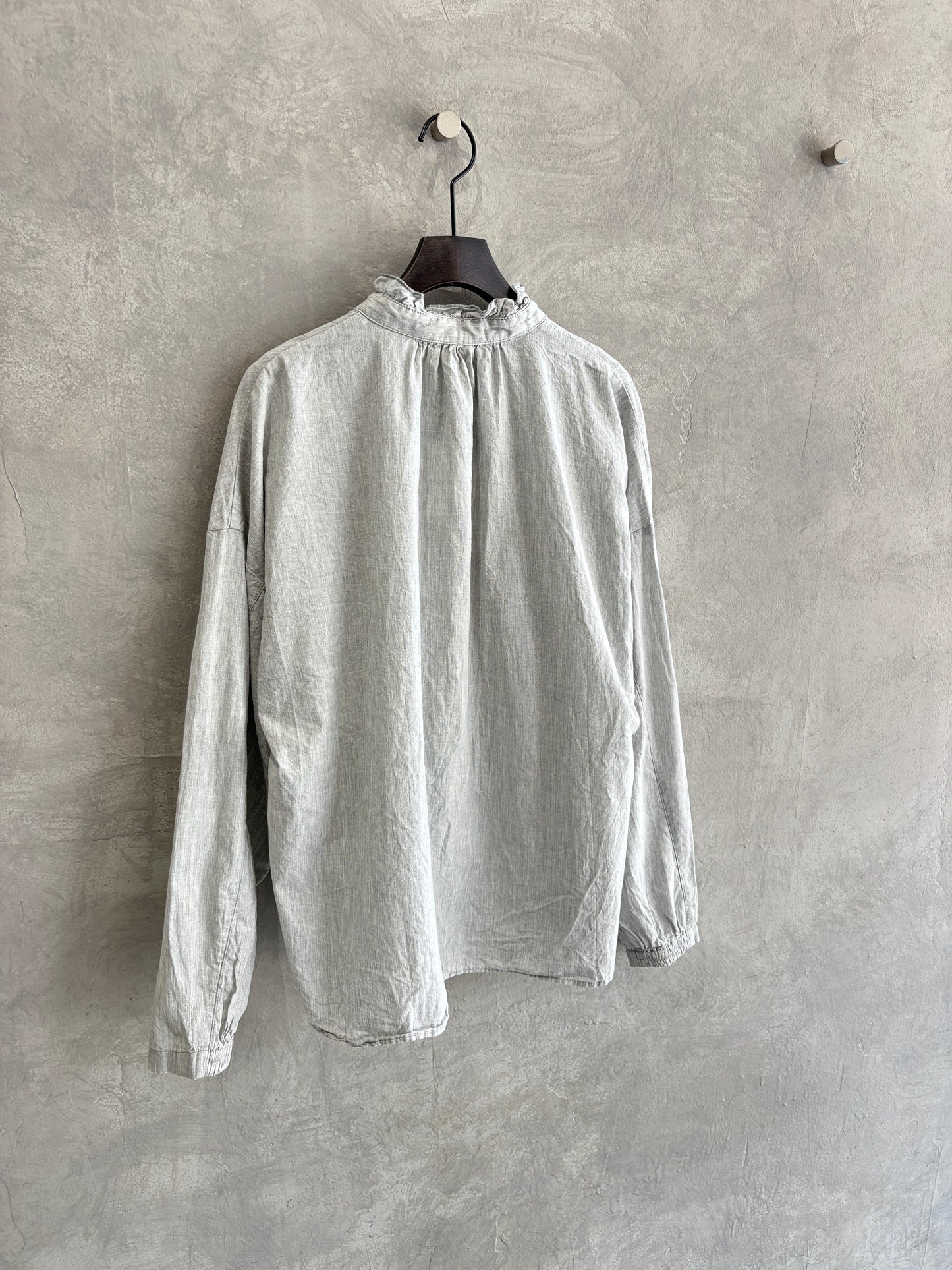 フリルブラウス／vent blanc