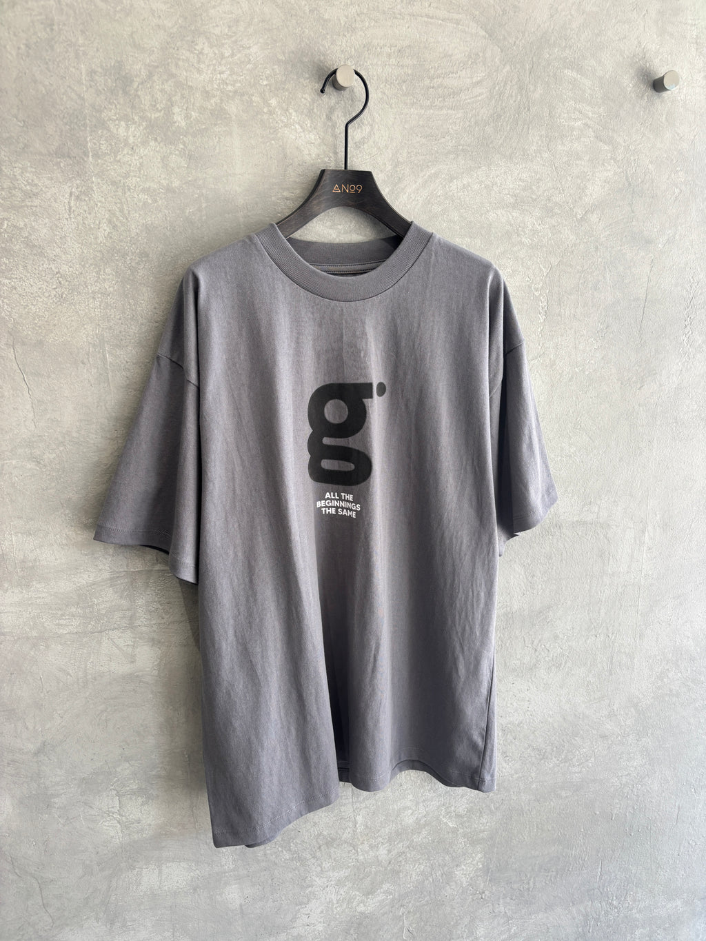 【予約販売】men'sサイズ／"g"フロッキープリントTシャツ／ING