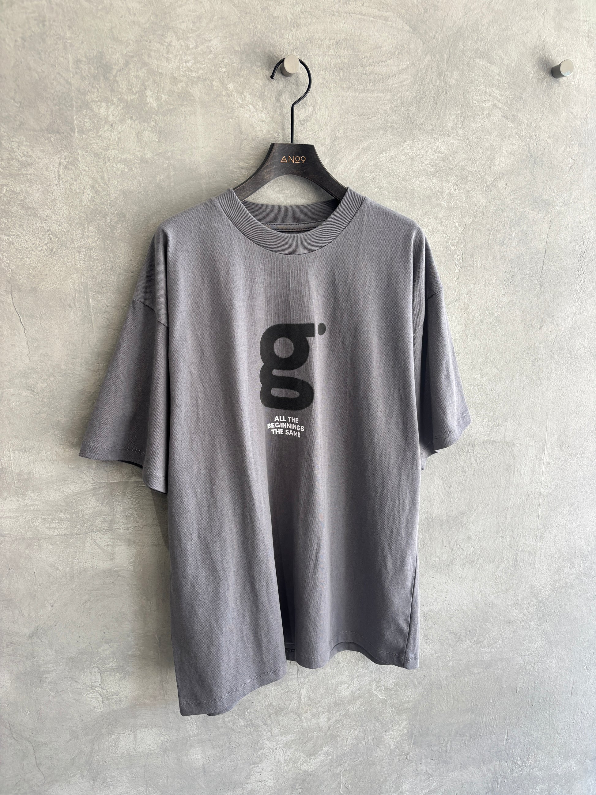 【予約販売】men'sサイズ／"g"フロッキープリントTシャツ／ING