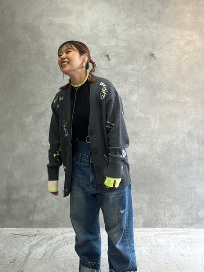 刺繍ロゴニットカーディガン／LHELBIE