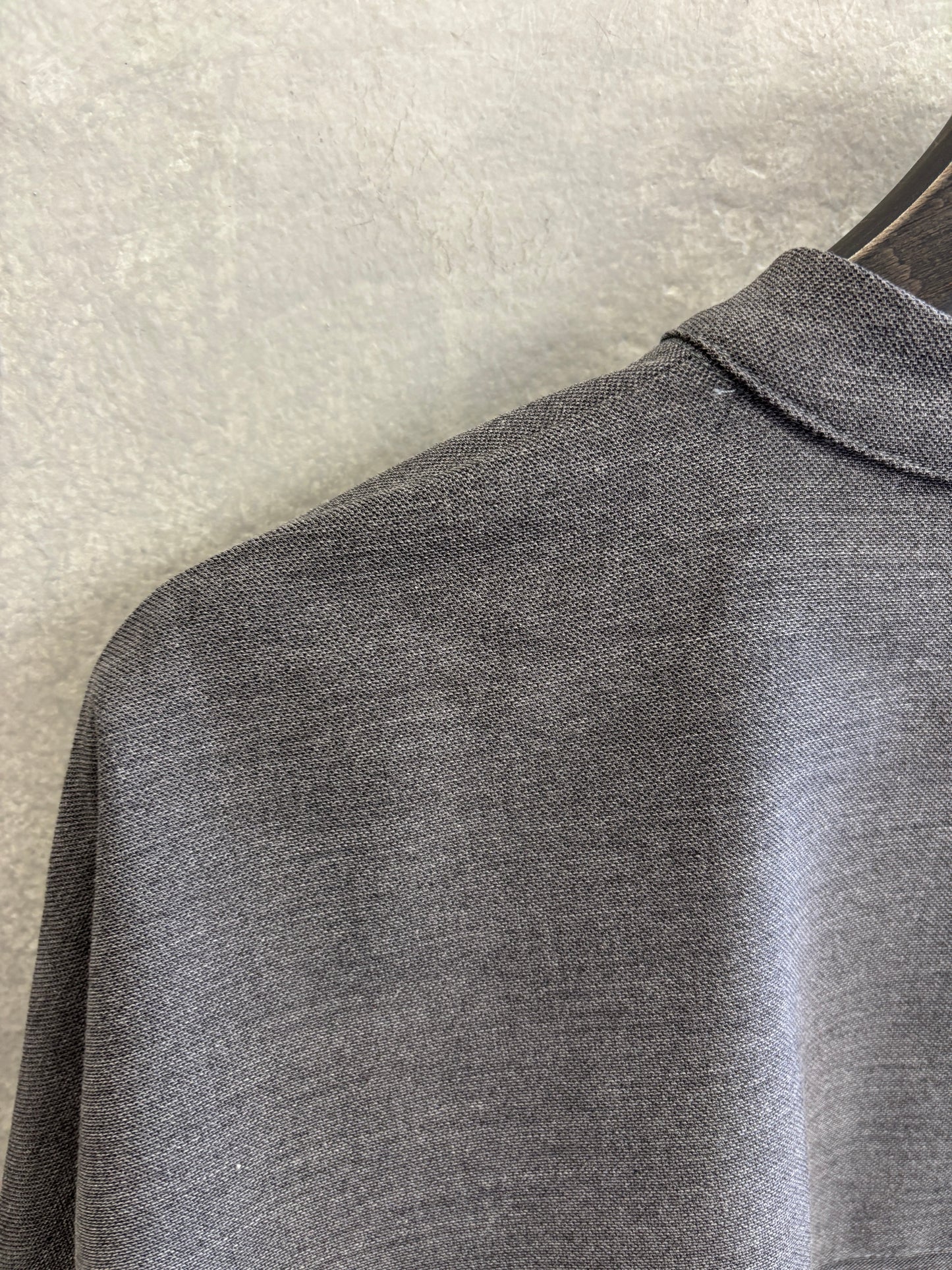 ラウンドステッチサーキュラシャツ／CYAN tokyo