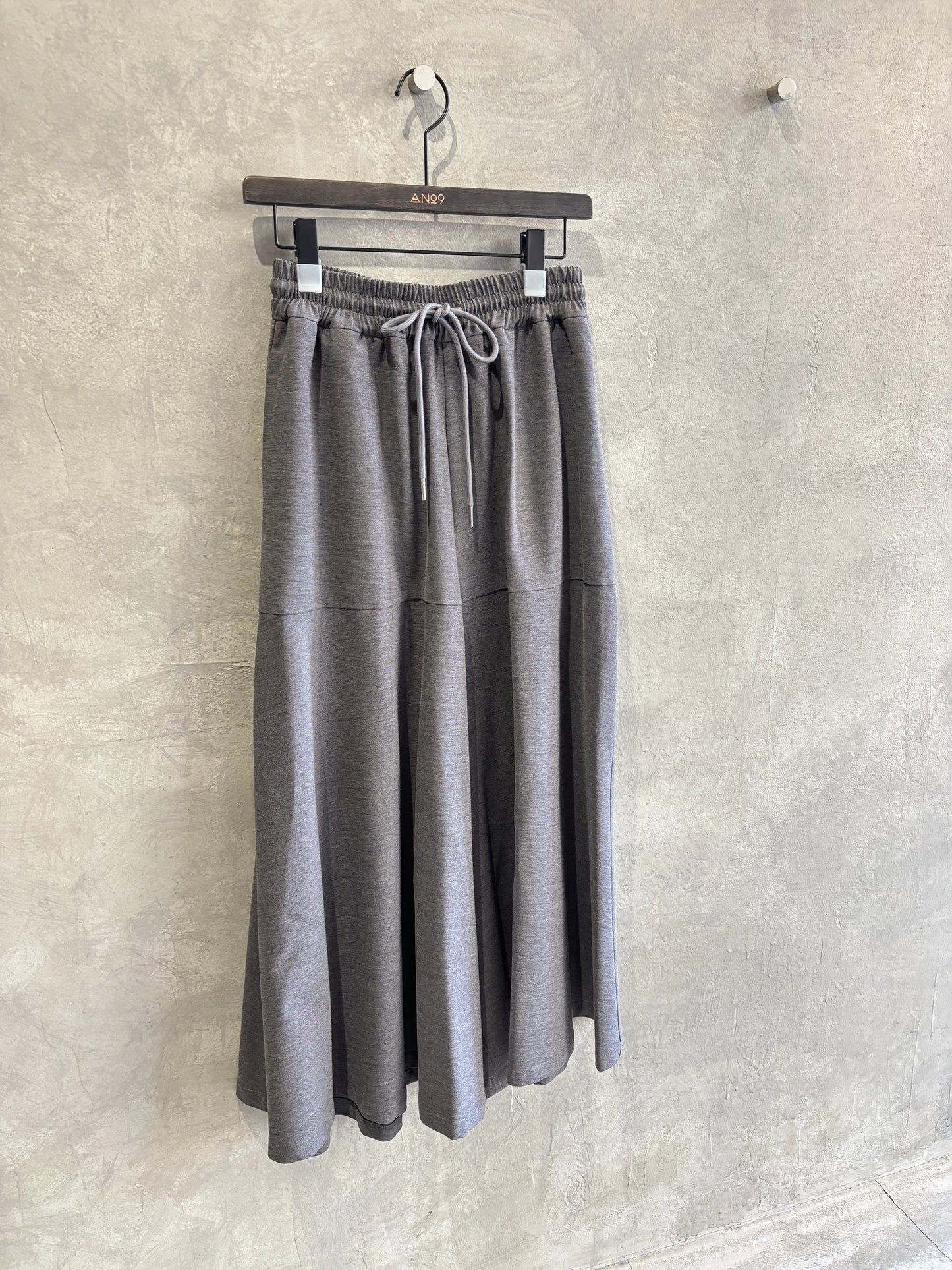 ラウンドヨークガウチョパンツ／CYAN tokyo