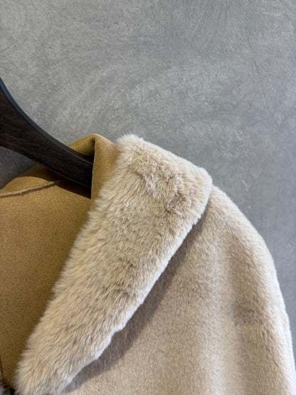 リバーシブルフェイクムートンフードコート／Dignite collier