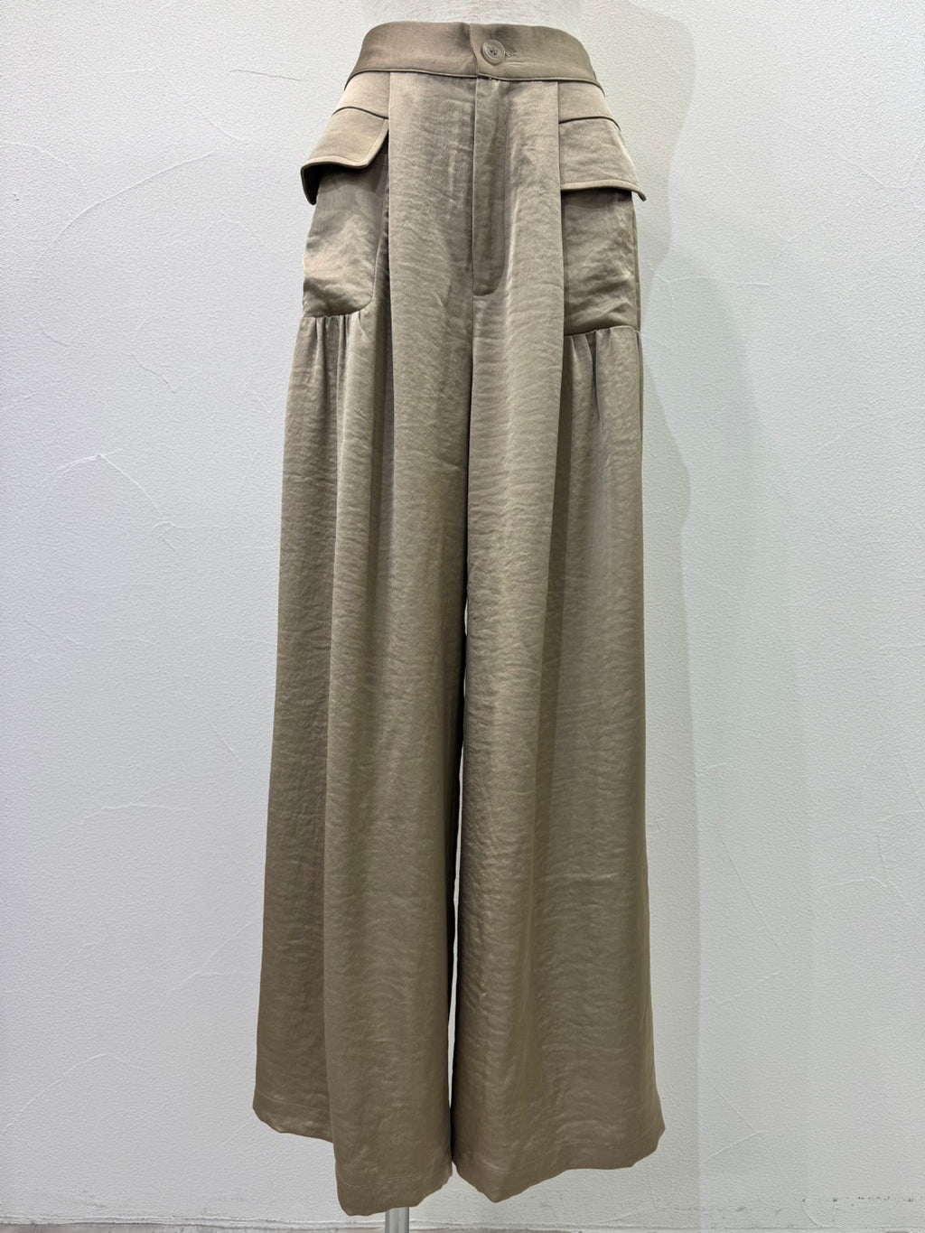 【予約⚡︎販売】ギャザーポケットサテンワイドパンツ／604502／CYAN tokyo／2026 AW#1
