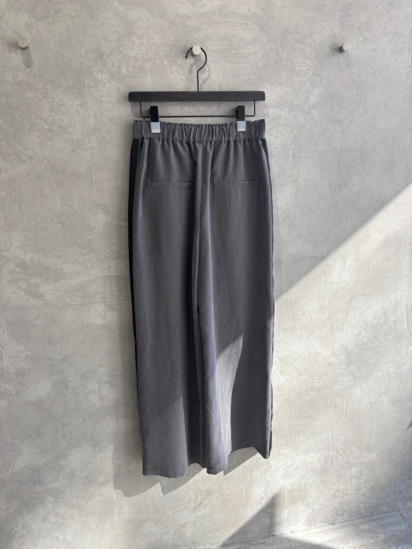 ピーチポプリンサイドテープワイドパンツ／trois