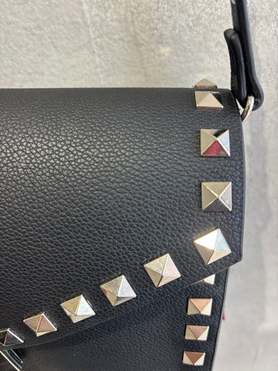 【予約販売】スタッズショルダーハードバッグ／cheek