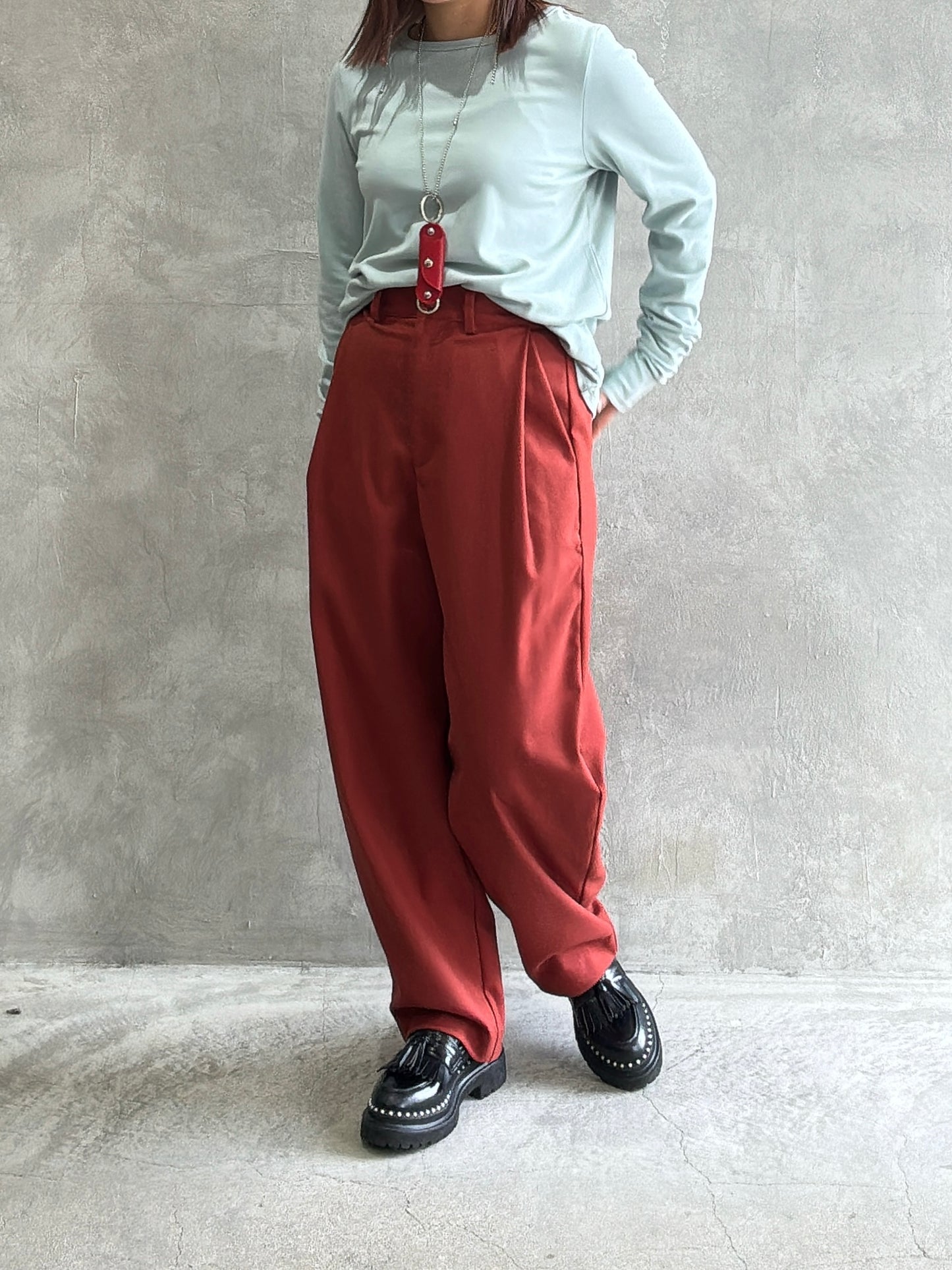 タックカーブパンツ／ANNA  KERRY