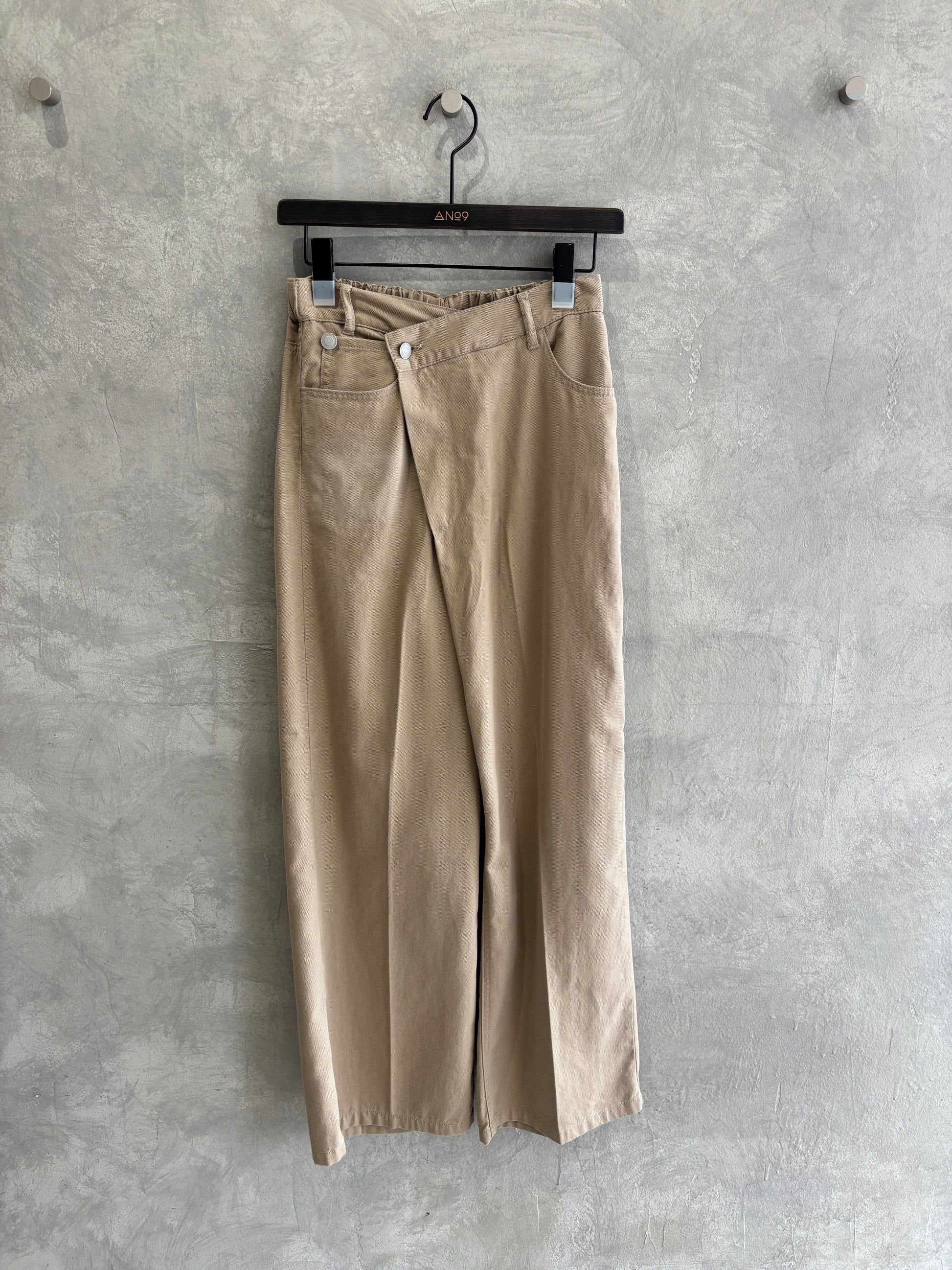 【GWあけにお届け！】アシンメトリーパンツ／P62025AI／PRIORIY　
