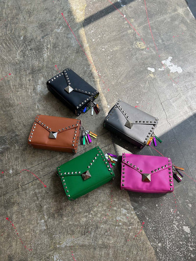 【予約販売】スタッズショルダーハードバッグ／cheek