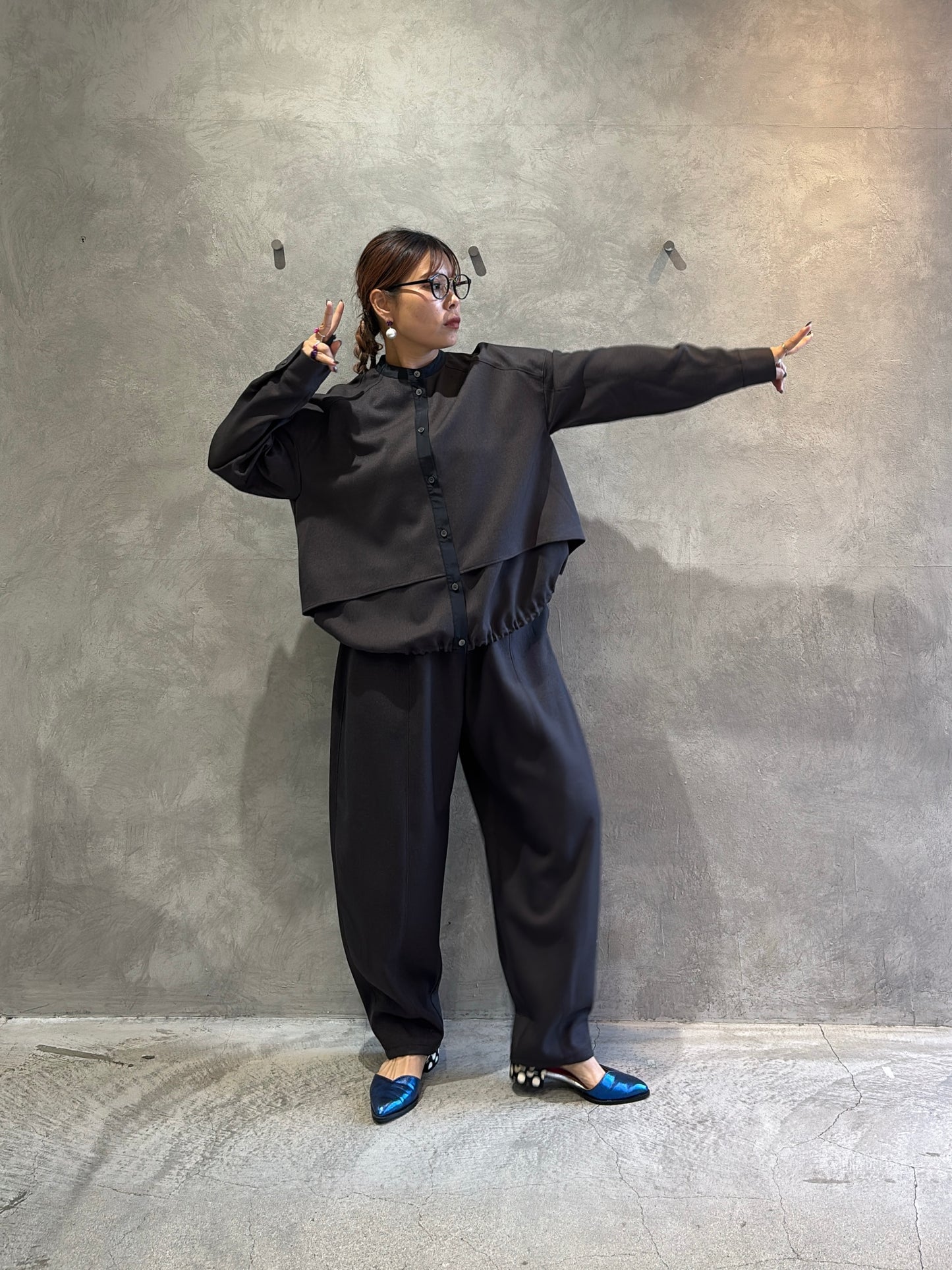 イージーカーブパンツ／trois