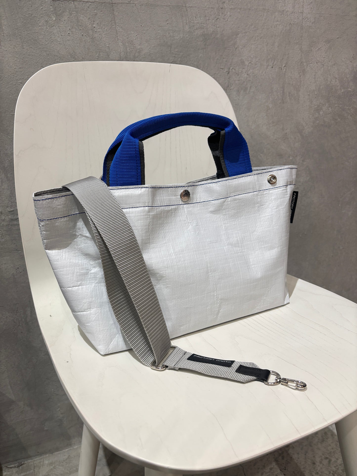 【予約販売】ブルー×チャコール（本体：ホワイト）／FACTORY OMOTO／BASIC TOTE