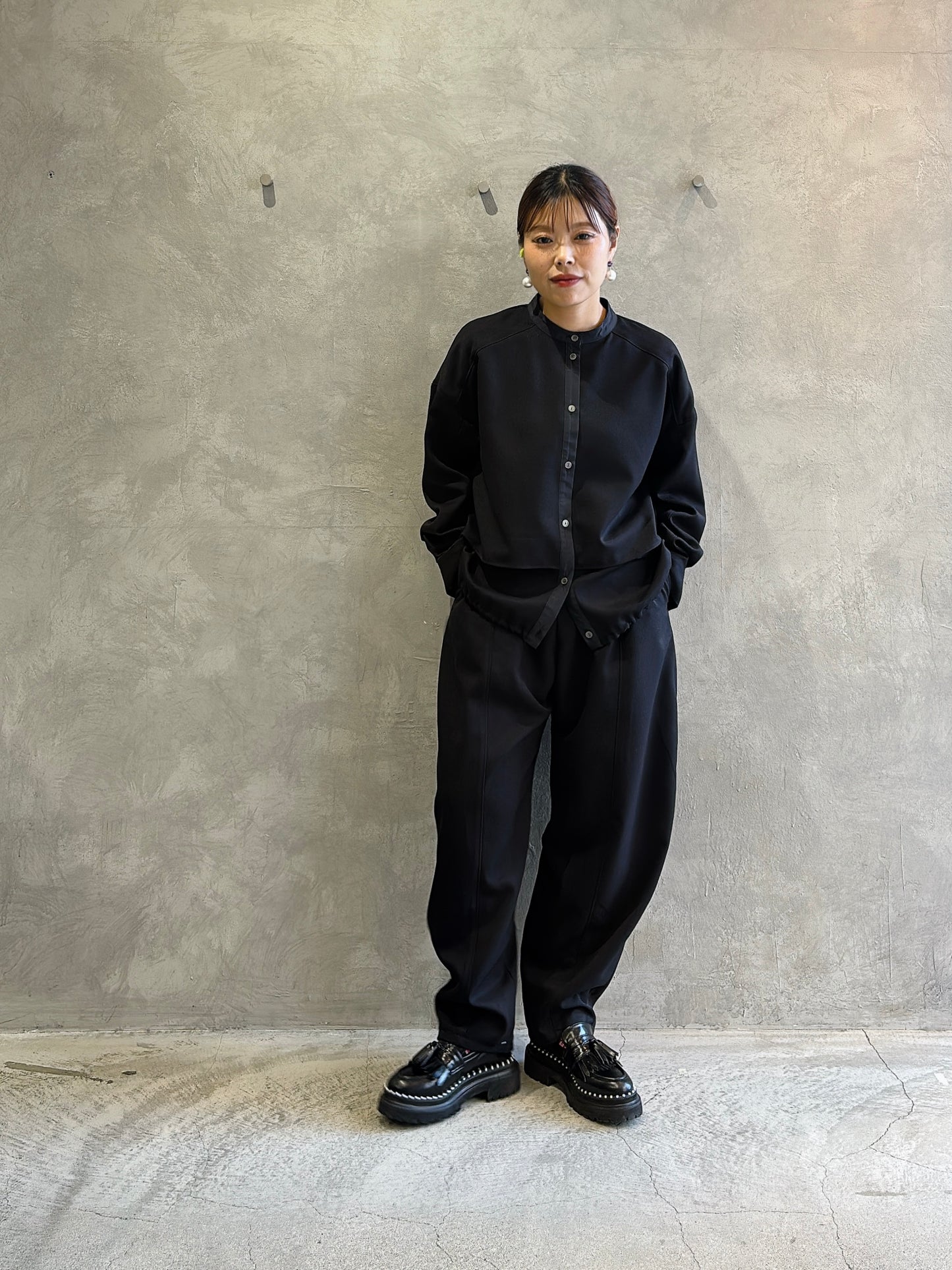 イージーカーブパンツ／trois