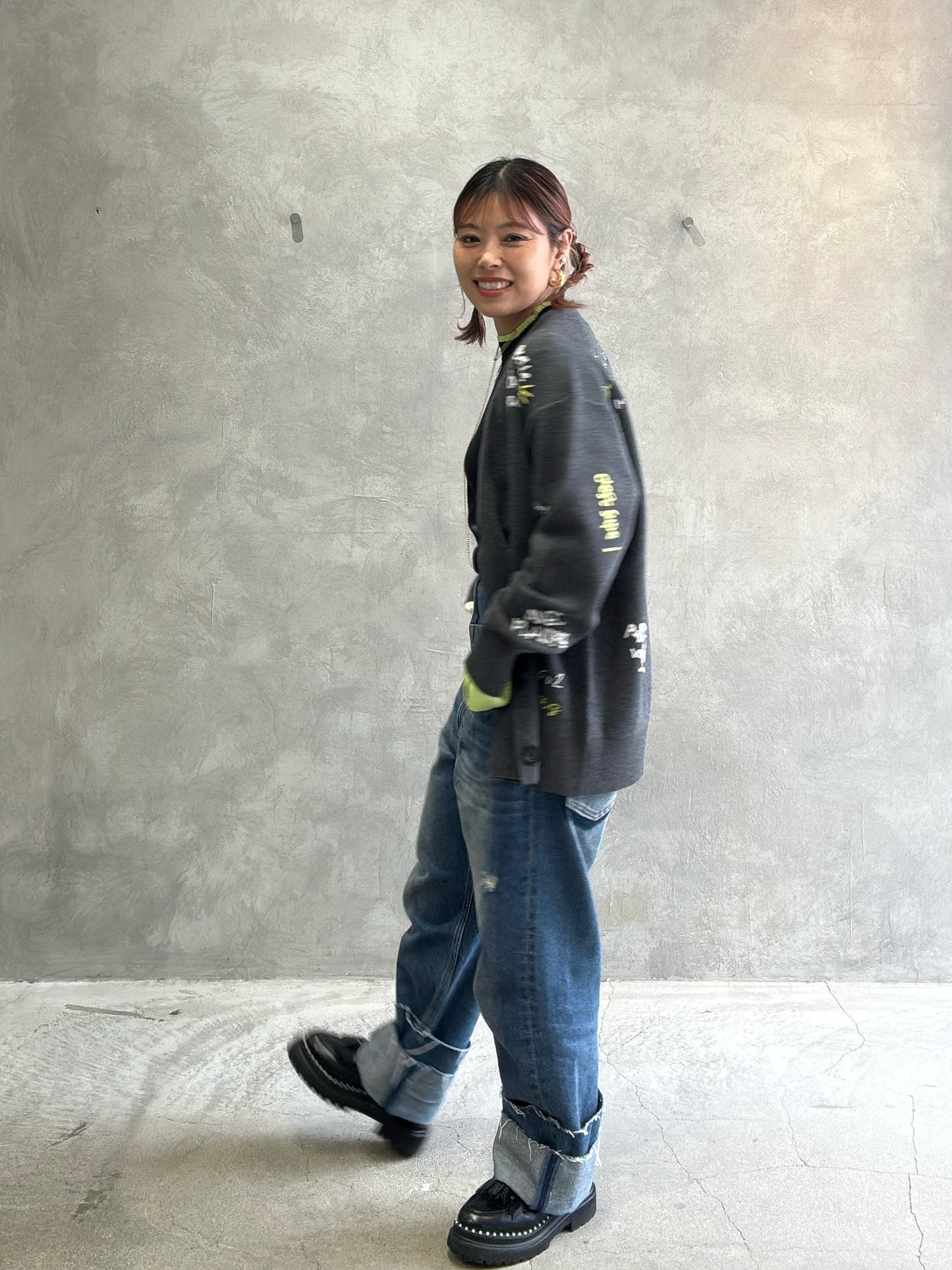 刺繍ロゴニットカーディガン／LHELBIE