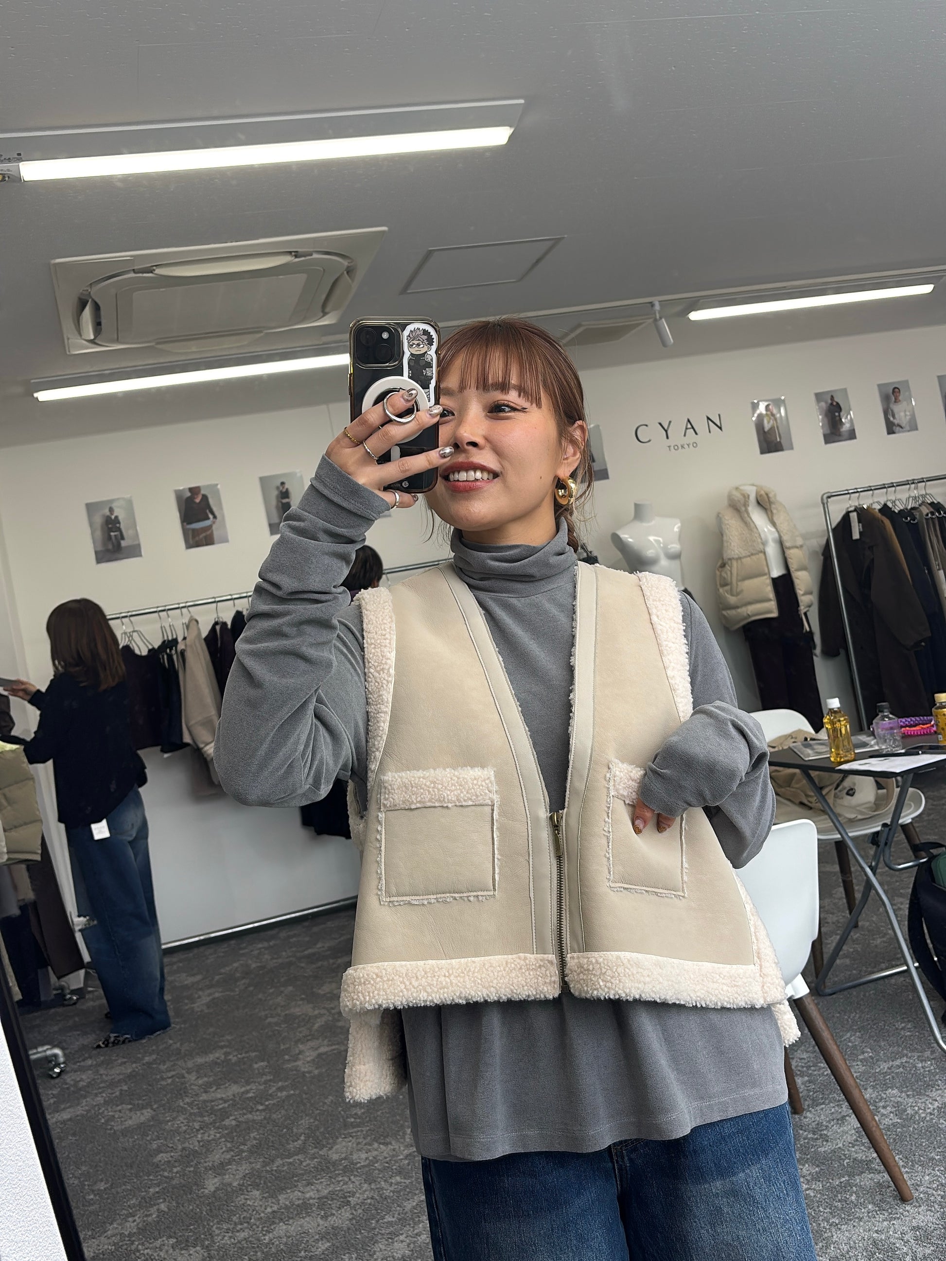【予約⚡︎販売】バックオーバームートンベスト／604499／CYAN tokyo／2026 AW#1