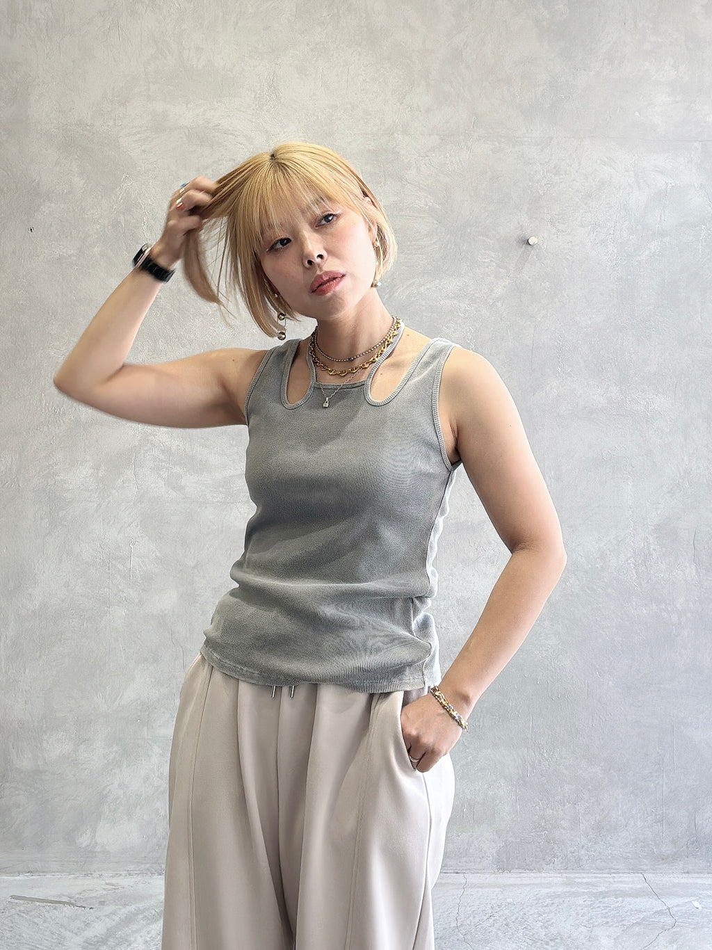 受付終了【週末限定⭐︎予約販売】ホルターデザインノースリーブ／VERSEAU