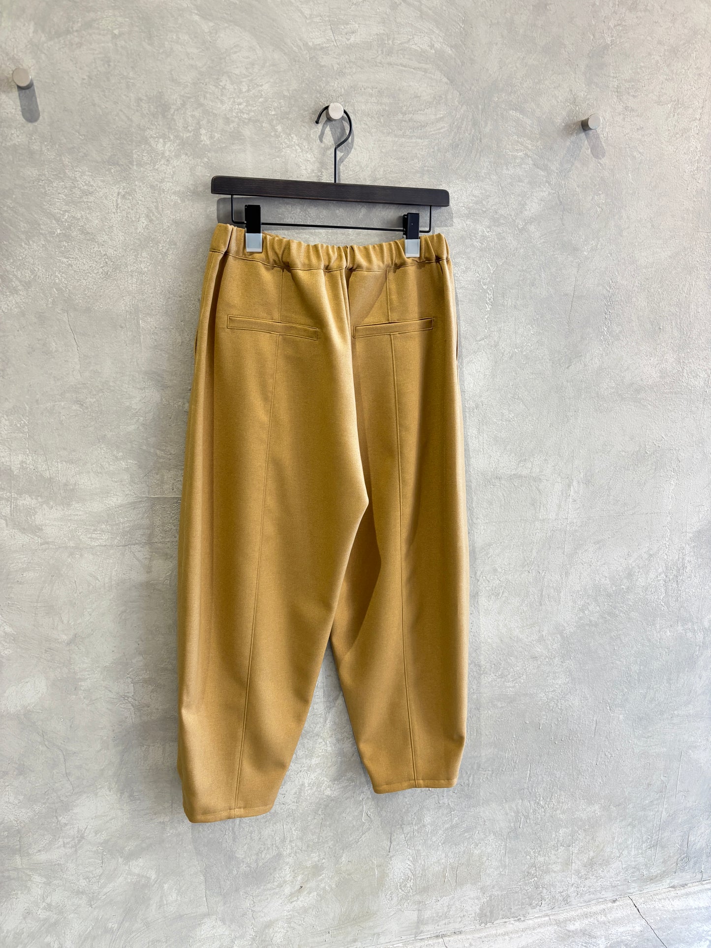 イージーカーブパンツ／trois