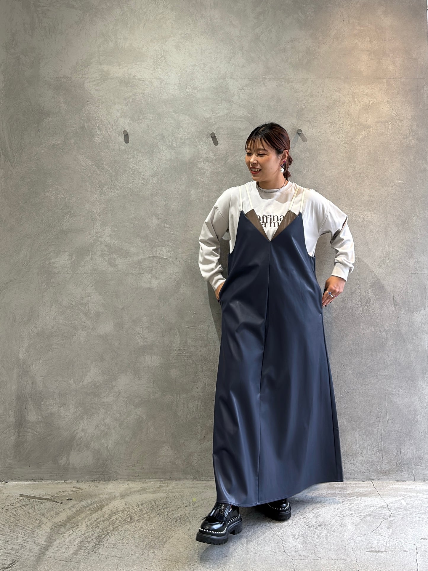 【再入荷】バイカラーフェイクレザージャンパースカート／LHELBIE