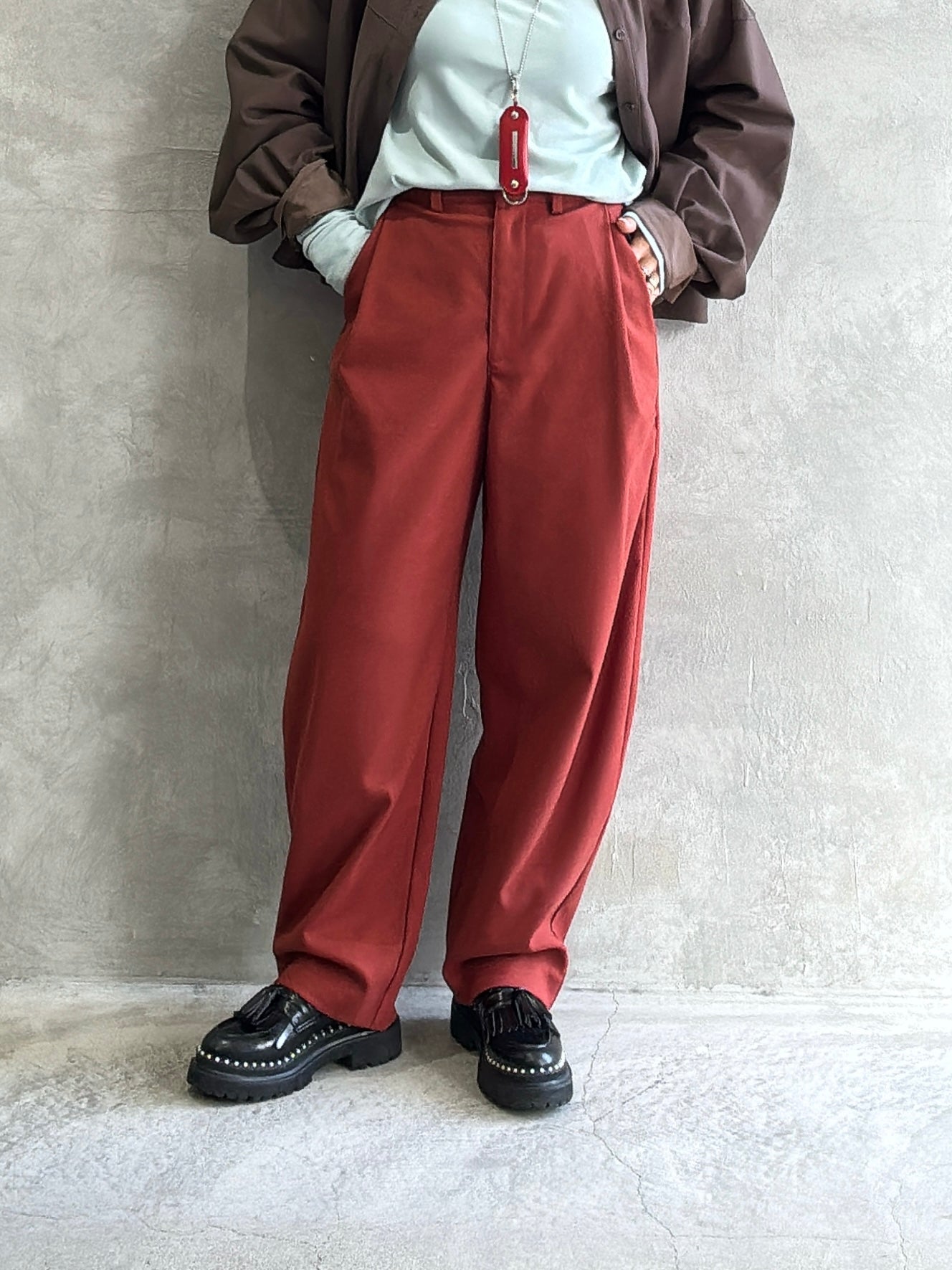 タックカーブパンツ／ANNA  KERRY