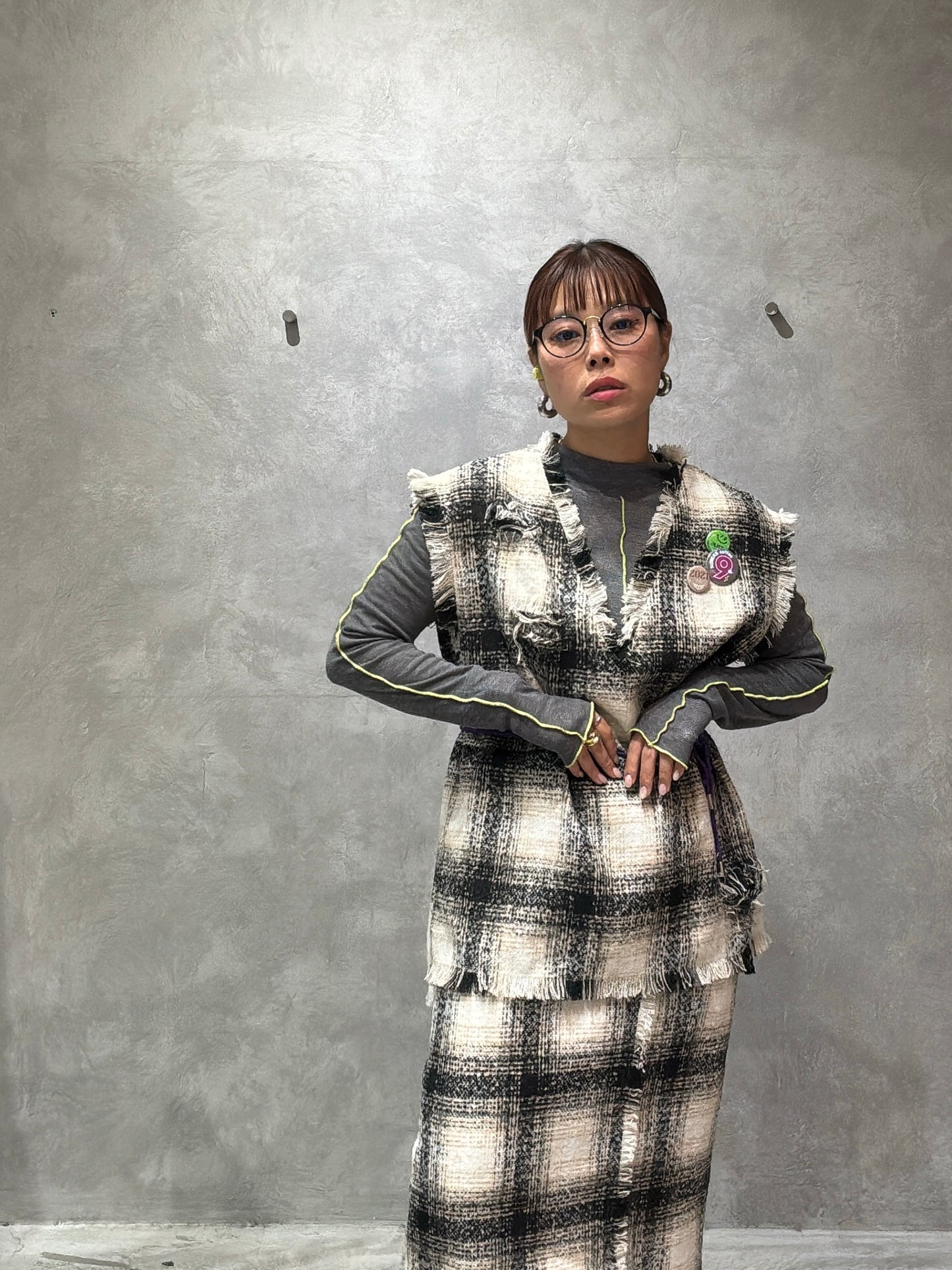 クラッシュツイードVネックベスト／the Nines