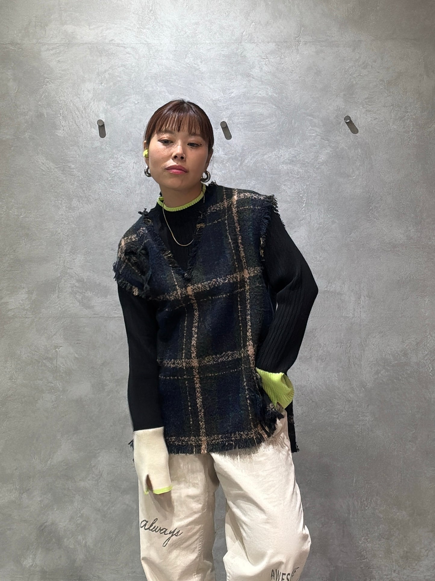 クラッシュツイードVネックベスト／the Nines