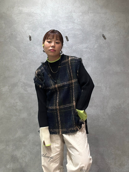 クラッシュツイードVネックベスト／the Nines
