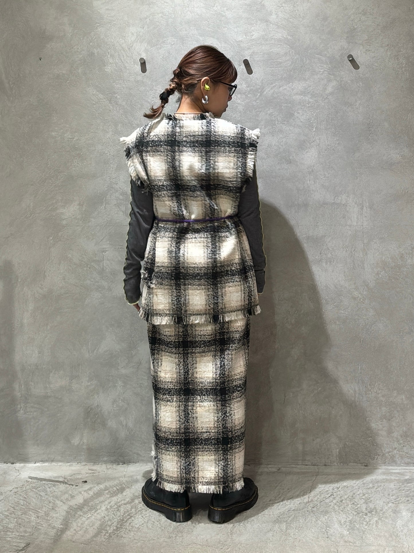 クラッシュツイードVネックベスト／the Nines