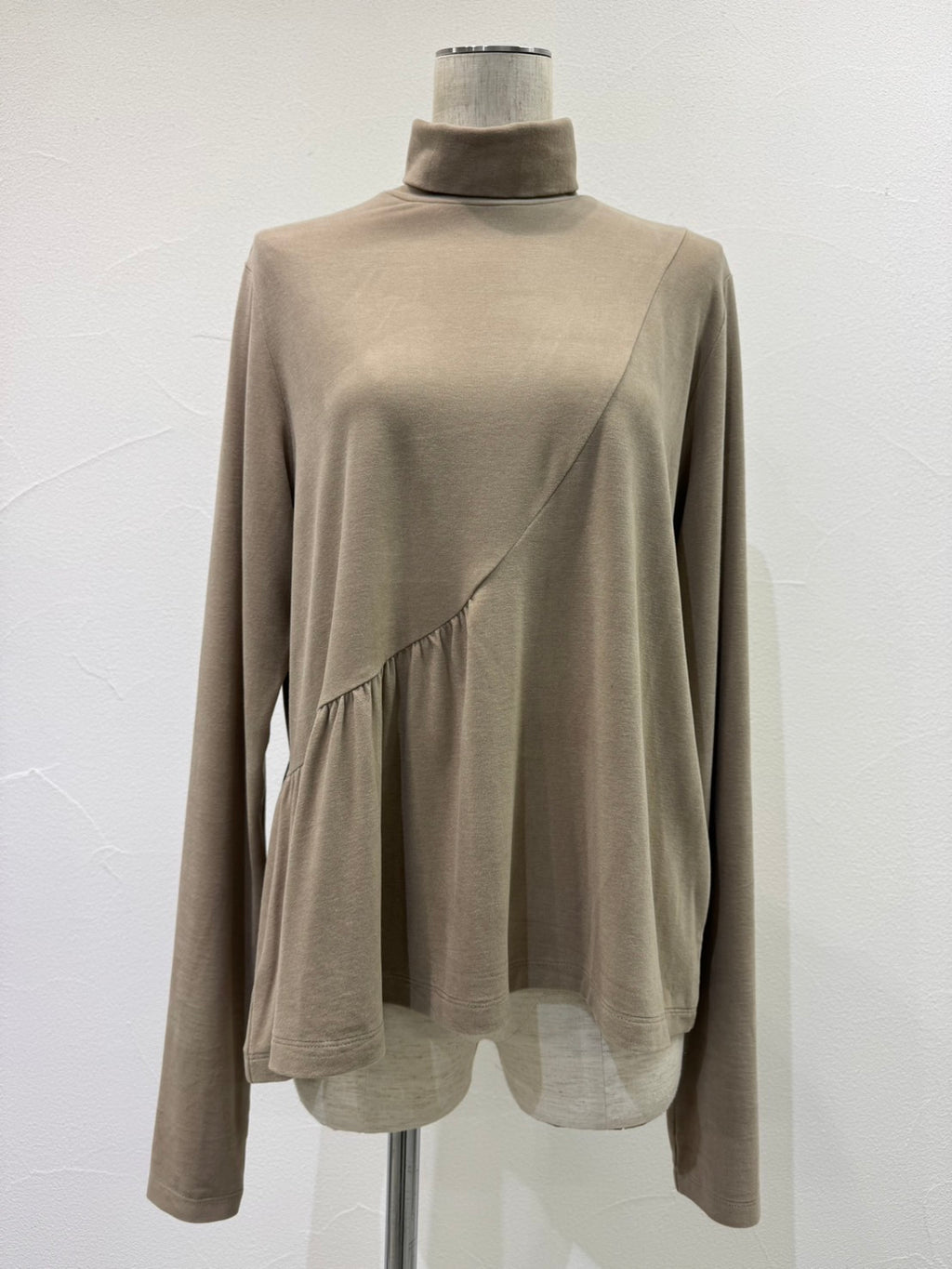 【予約⚡︎販売】アシメギャザーワームタートル／604506／CYAN tokyo／2026 AW#1