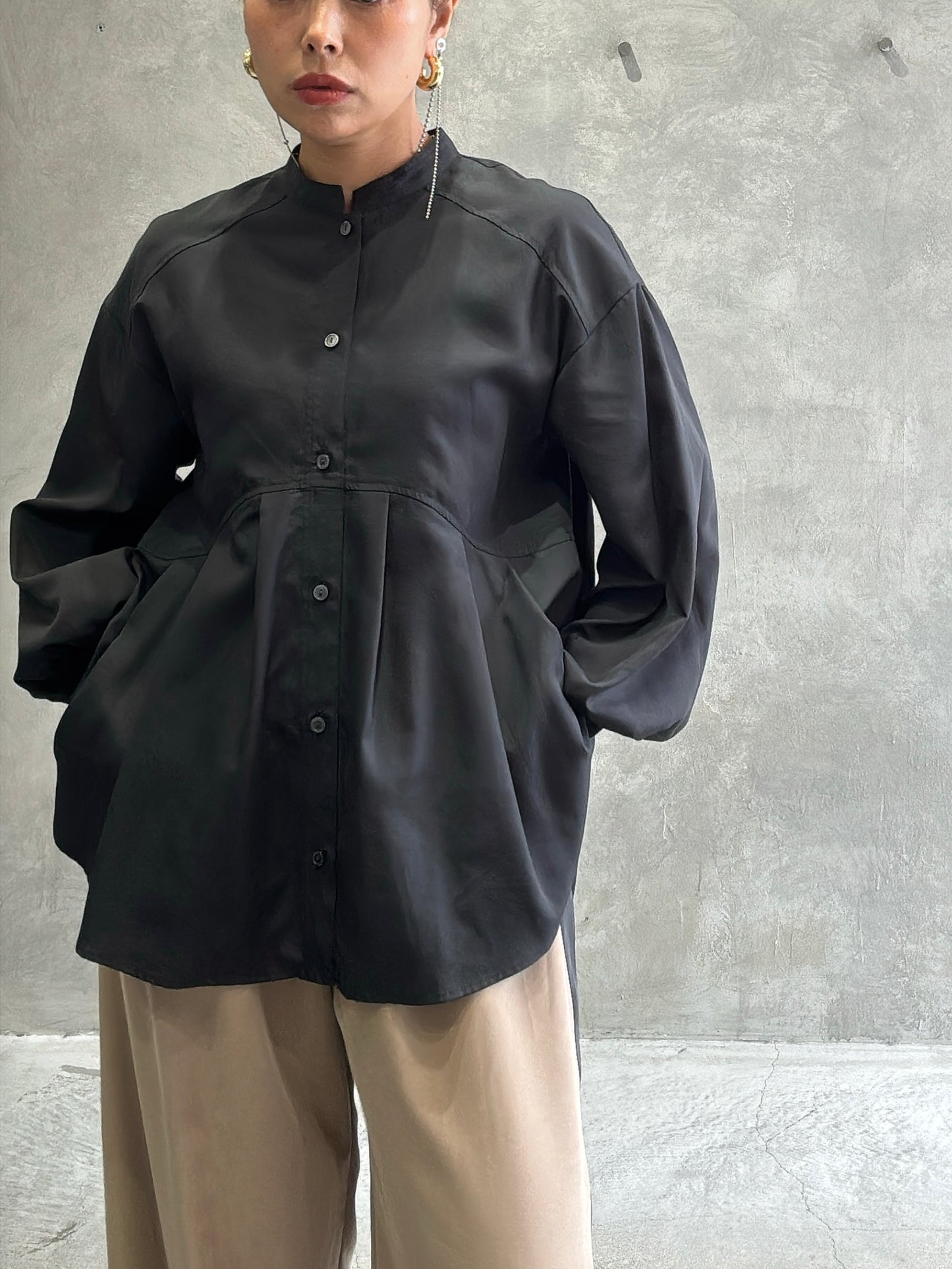 タックフレアーブラウス／trois