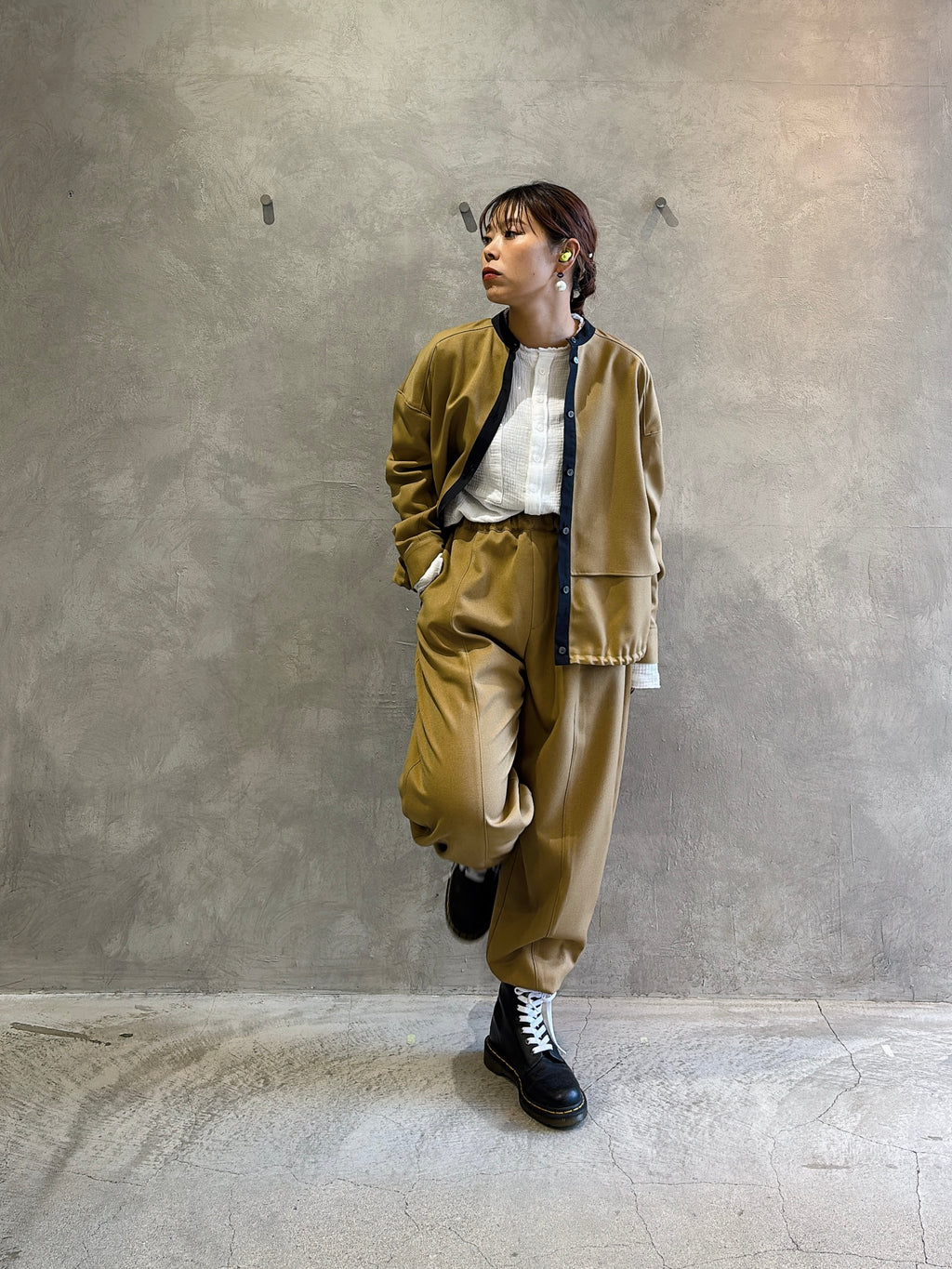 イージーカーブパンツ／trois