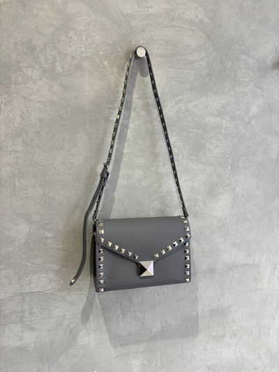 【予約販売】スタッズショルダーハードバッグ／cheek
