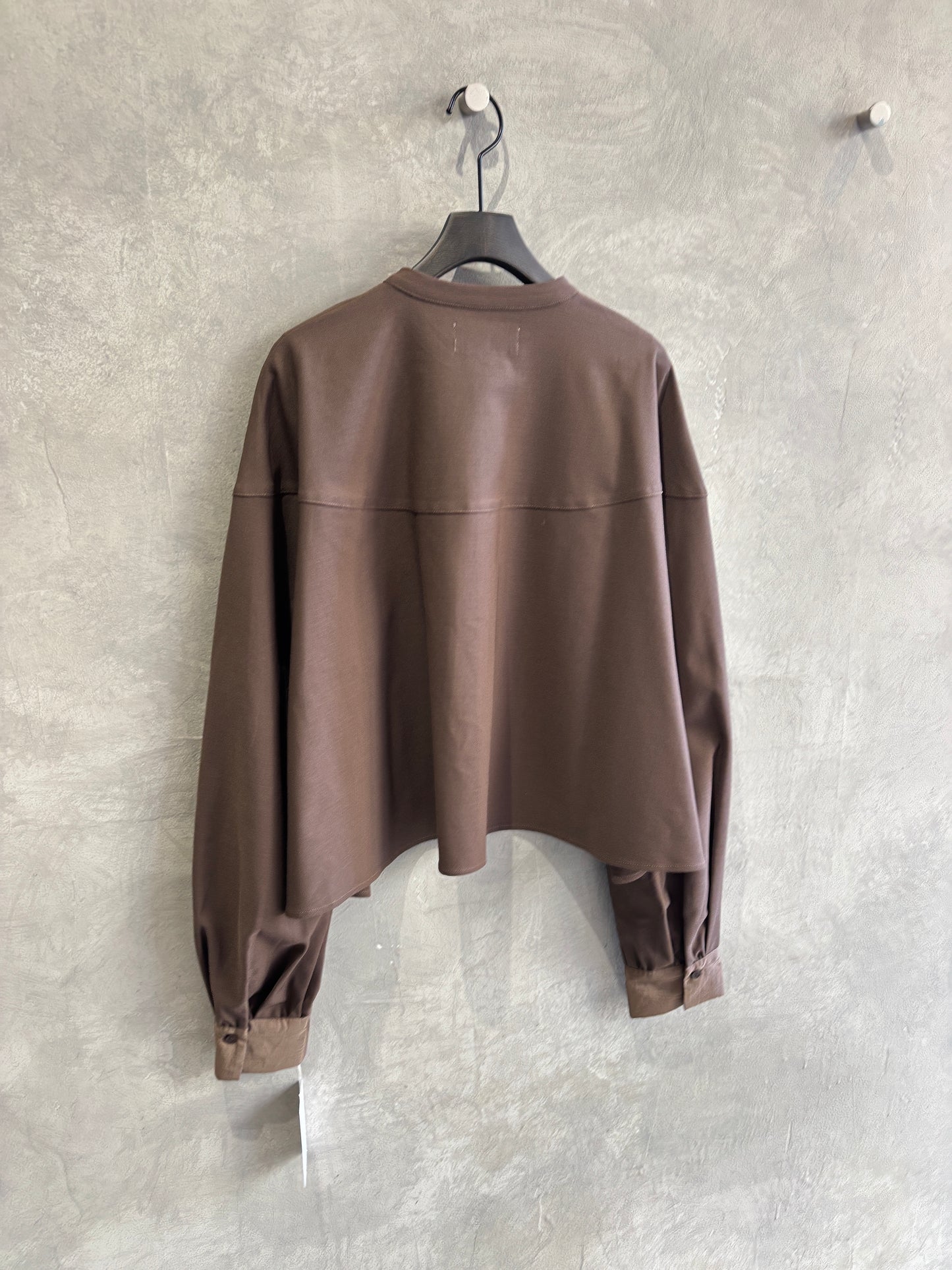 ラウンドステッチサーキュラシャツ／CYAN tokyo