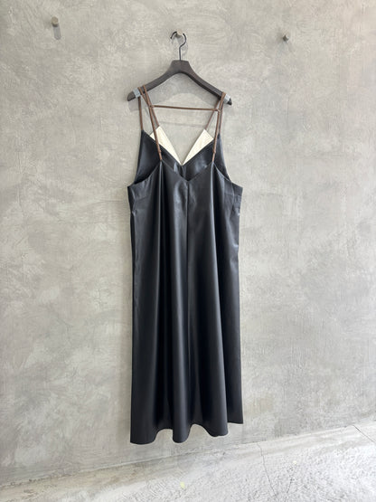 【再入荷】バイカラーフェイクレザージャンパースカート／LHELBIE