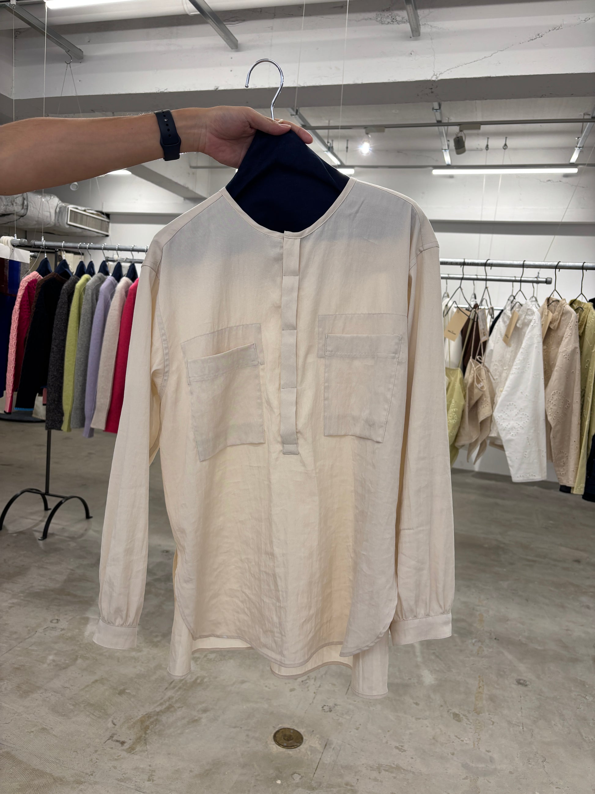 【予約⚡︎販売】ノーカラープルオーバーシャツ／8653203／LE MÉLANGE／2026 AW #2