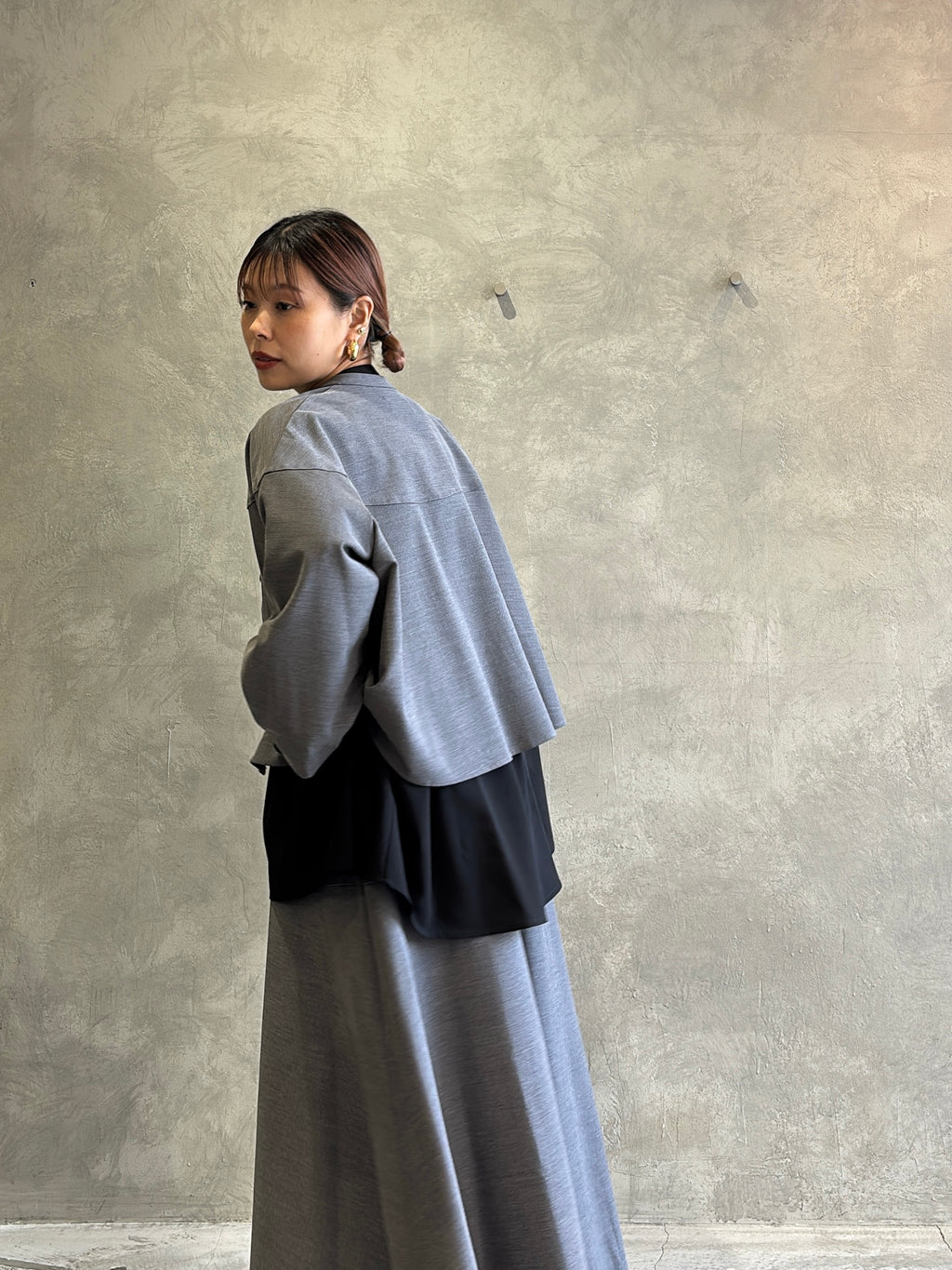 ラウンドステッチサーキュラシャツ／CYAN tokyo