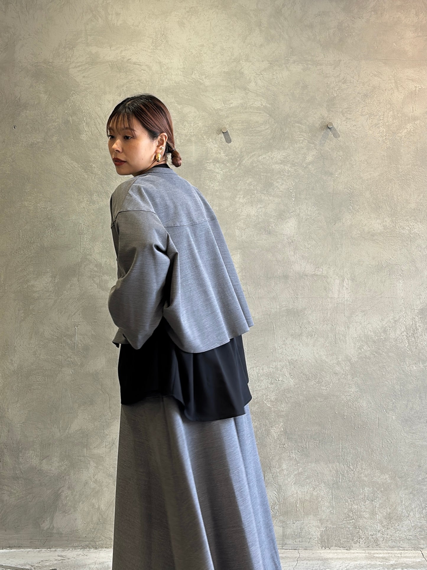 ラウンドステッチサーキュラシャツ／CYAN tokyo