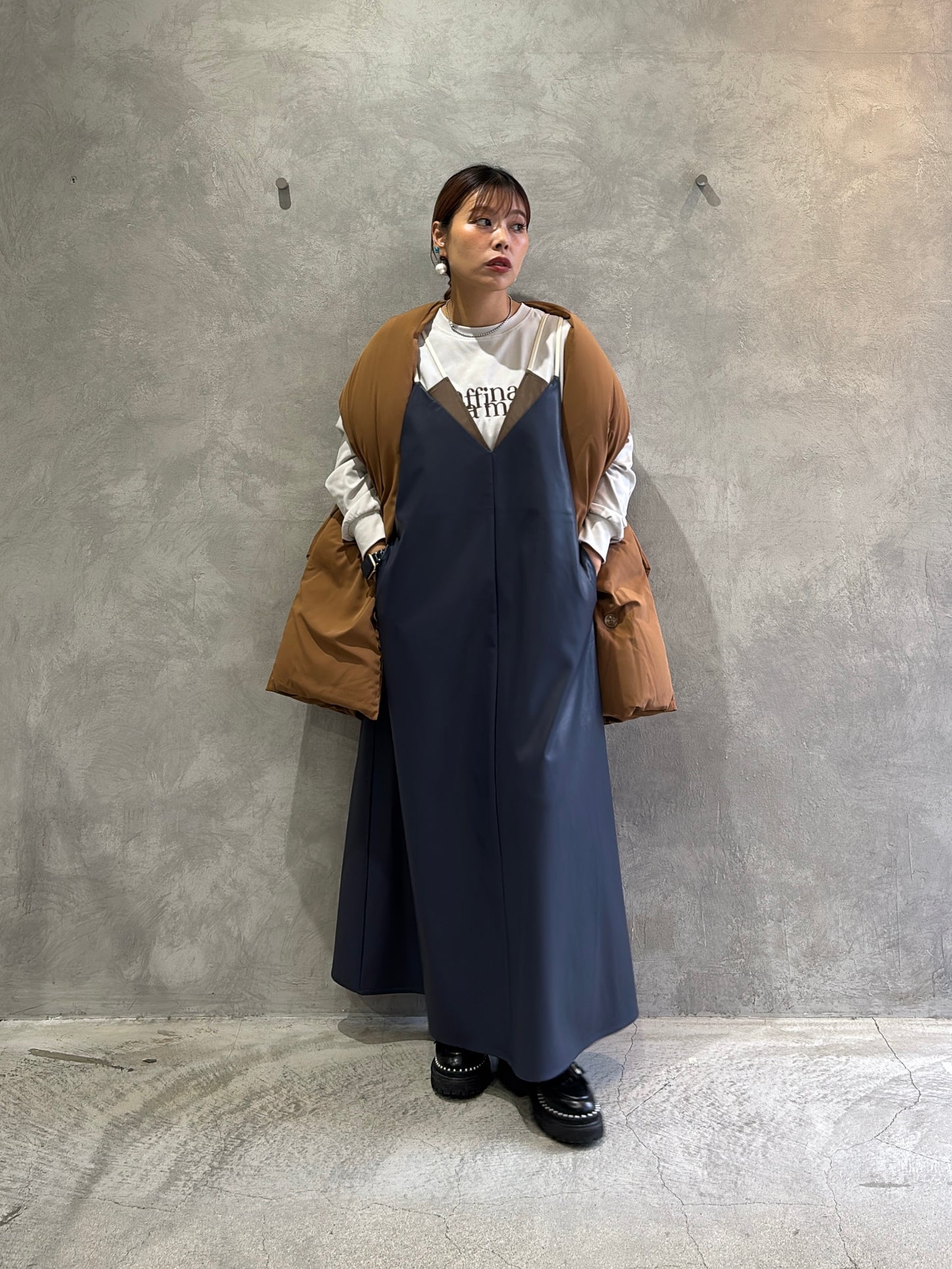 【再入荷】バイカラーフェイクレザージャンパースカート／LHELBIE